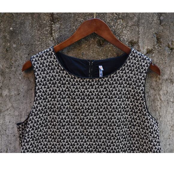 Cop.Copine Black & White Textured Sleeveless Shift Dress – Size M - Picture 4 of 5